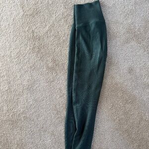 Green textured leggings